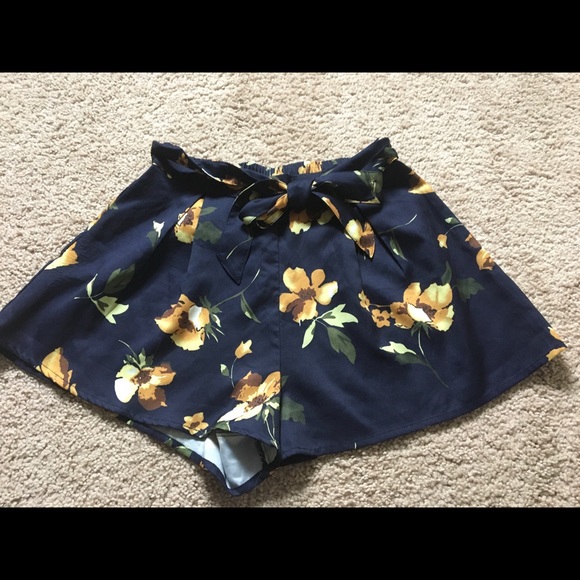 Floral Allegra K shorts - Picture 2 of 4
